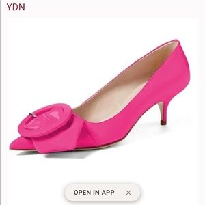 Beautiful brand new hot pink size 9 heels with buckle